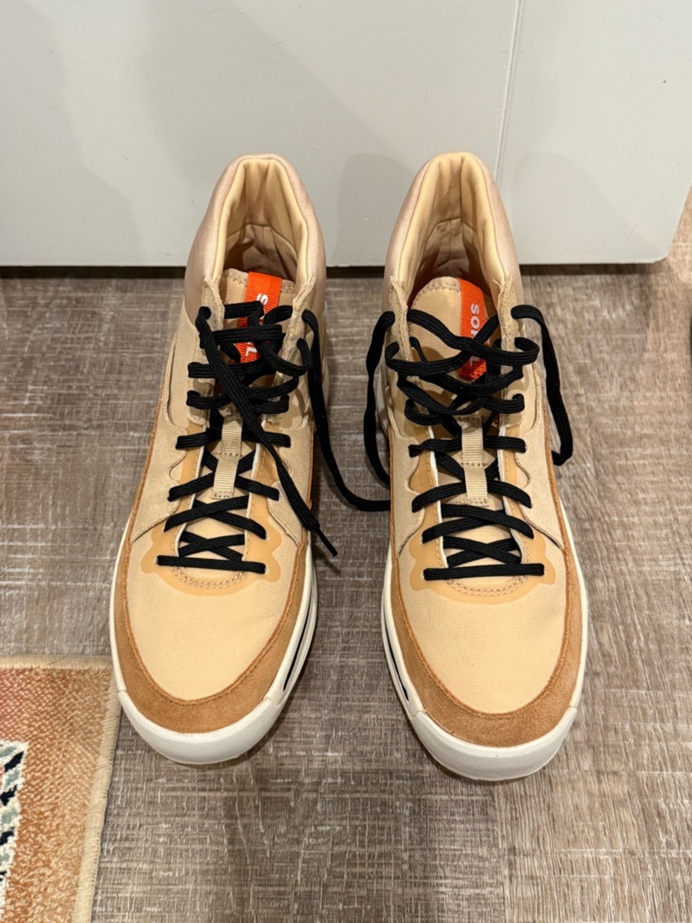 Like New Sorel Women's Tan and Black Lace-Up Sneakers